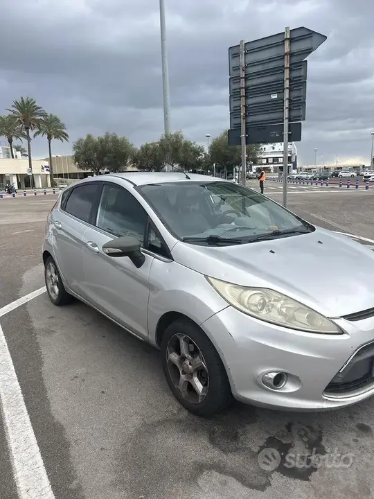 Ford Fiesta 2010 photo 2