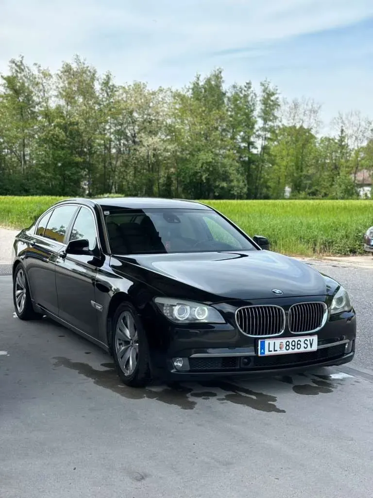 BMW 7 Series 2010 photo 3