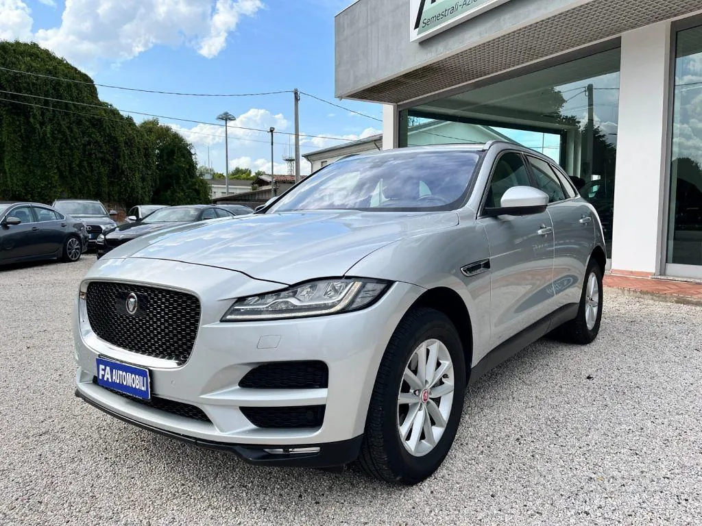 Jaguar F-Pace 2016 photo 2