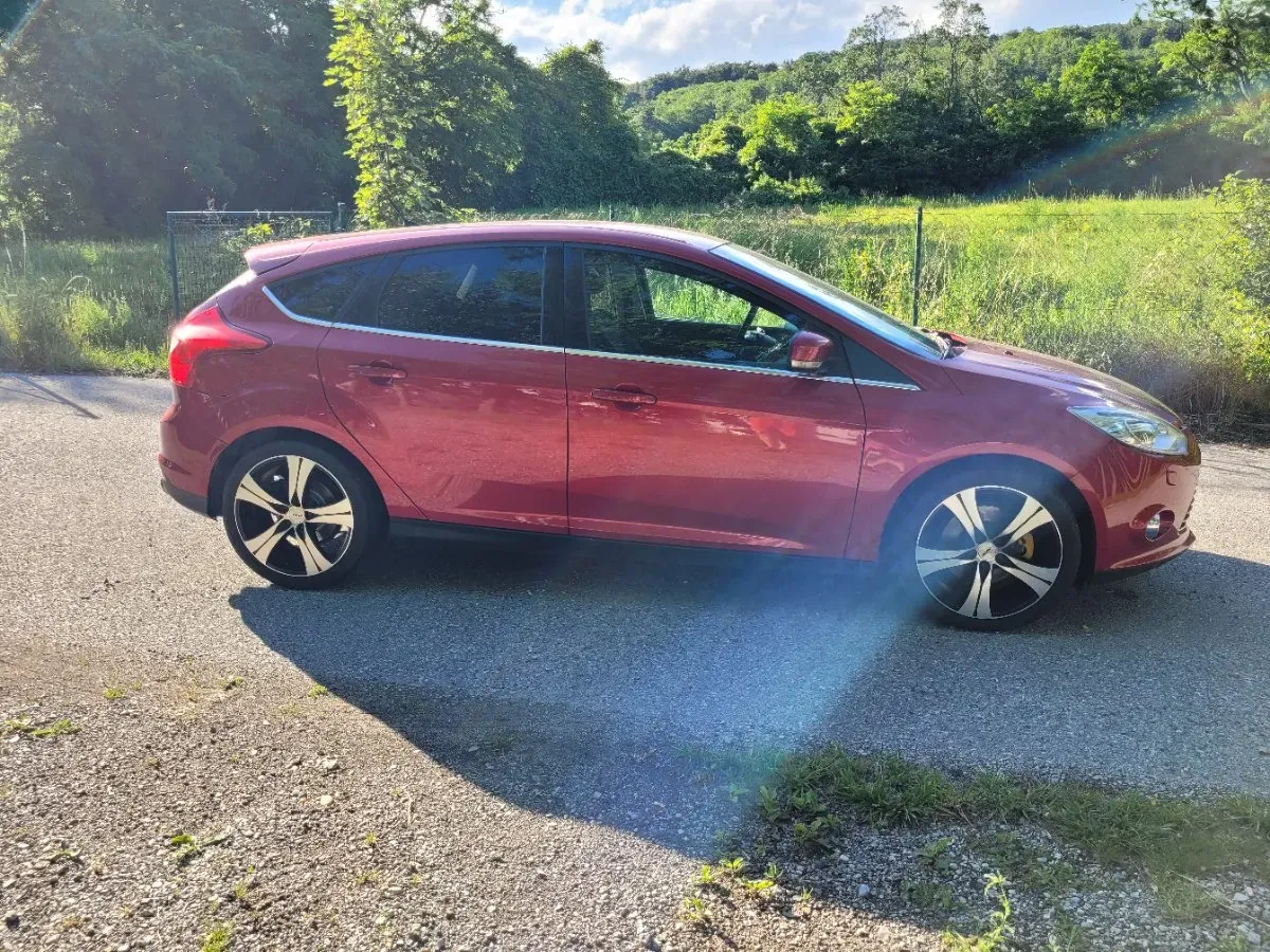 Ford Focus 2011 photo 2