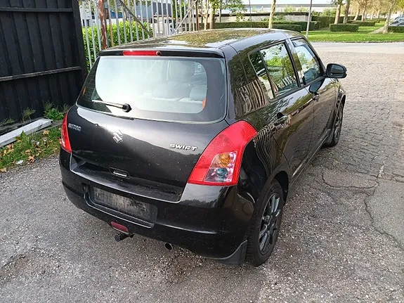 Suzuki Swift 2010 photo 5