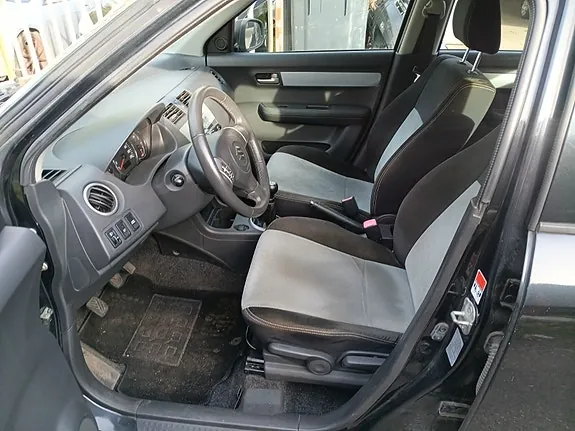 Suzuki Swift 2010 photo 3