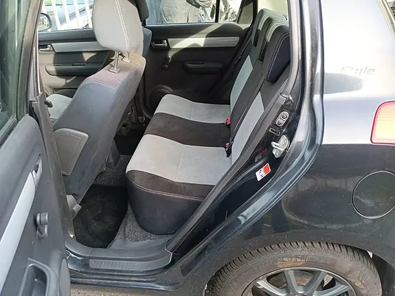 Suzuki Swift 2010 photo 4