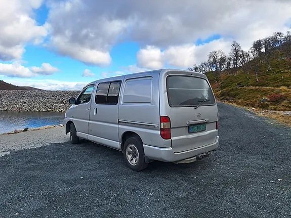 Toyota Hiace 2009 photo 5