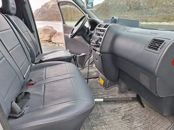 Toyota Hiace 2009 photo 2