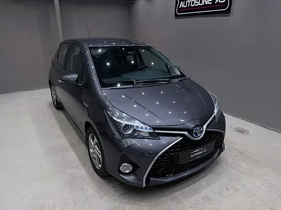 Toyota Yaris 2017 photo 2