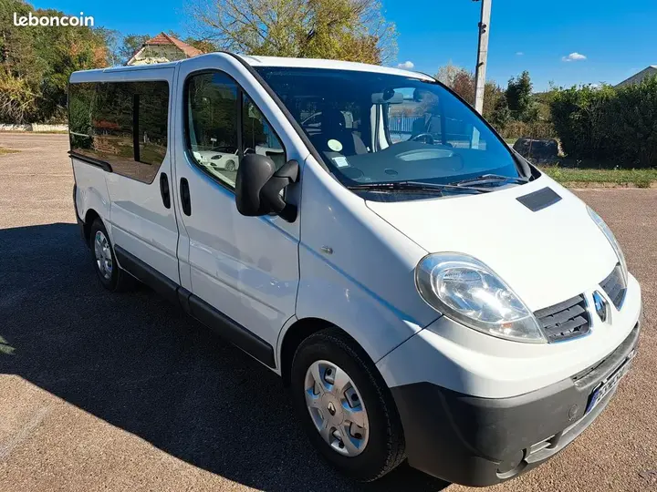 Renault Trafic 2012 photo 2
