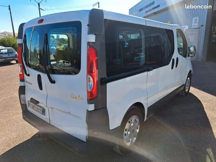 Renault Trafic 2012 photo 3