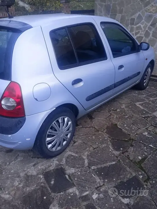 Renault Clio 2005 photo 2