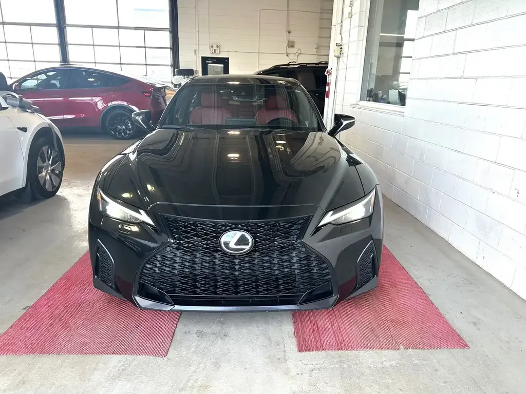 Lexus Is 2023 photo 2