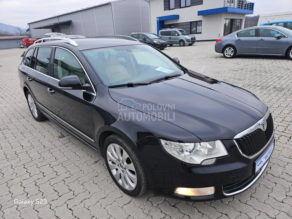 Skoda Superb 2011 photo 2