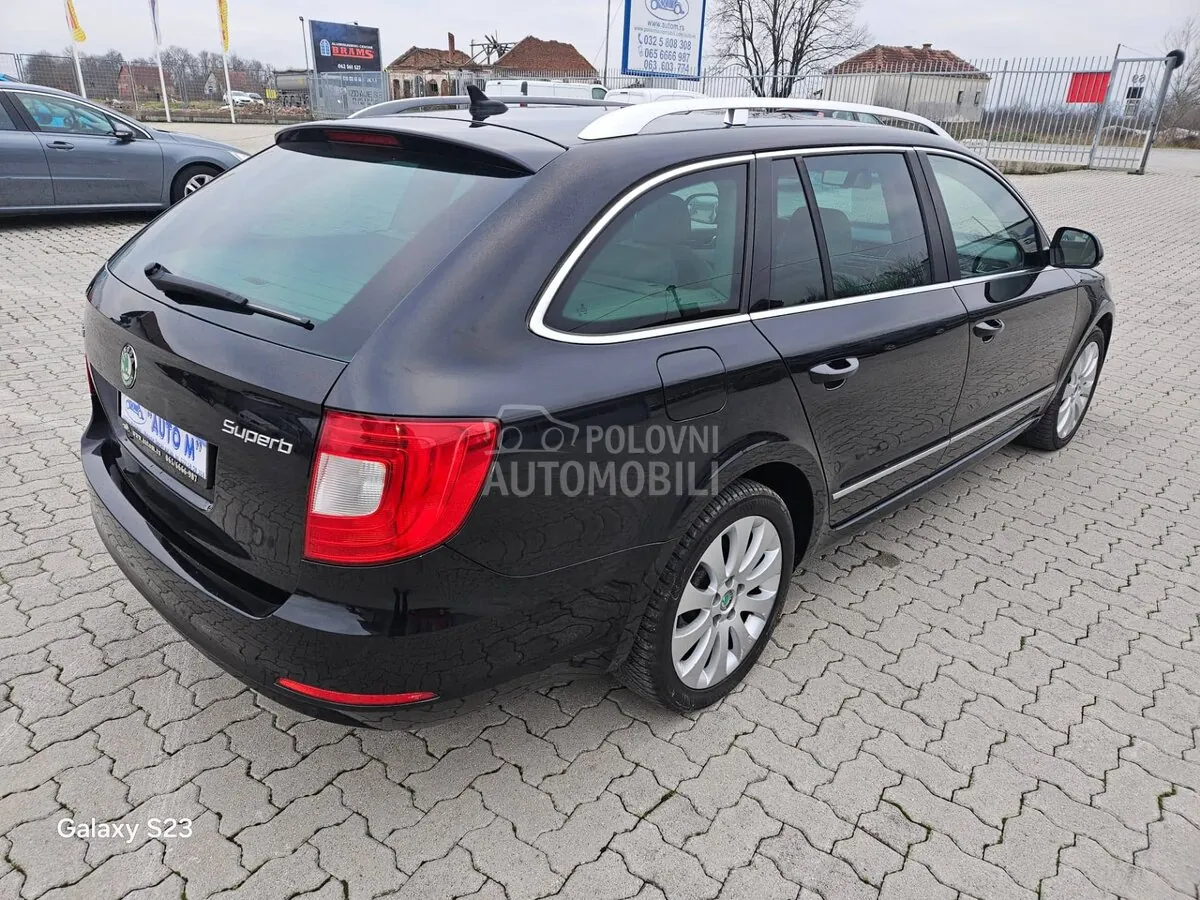 Skoda Superb 2011 photo 4