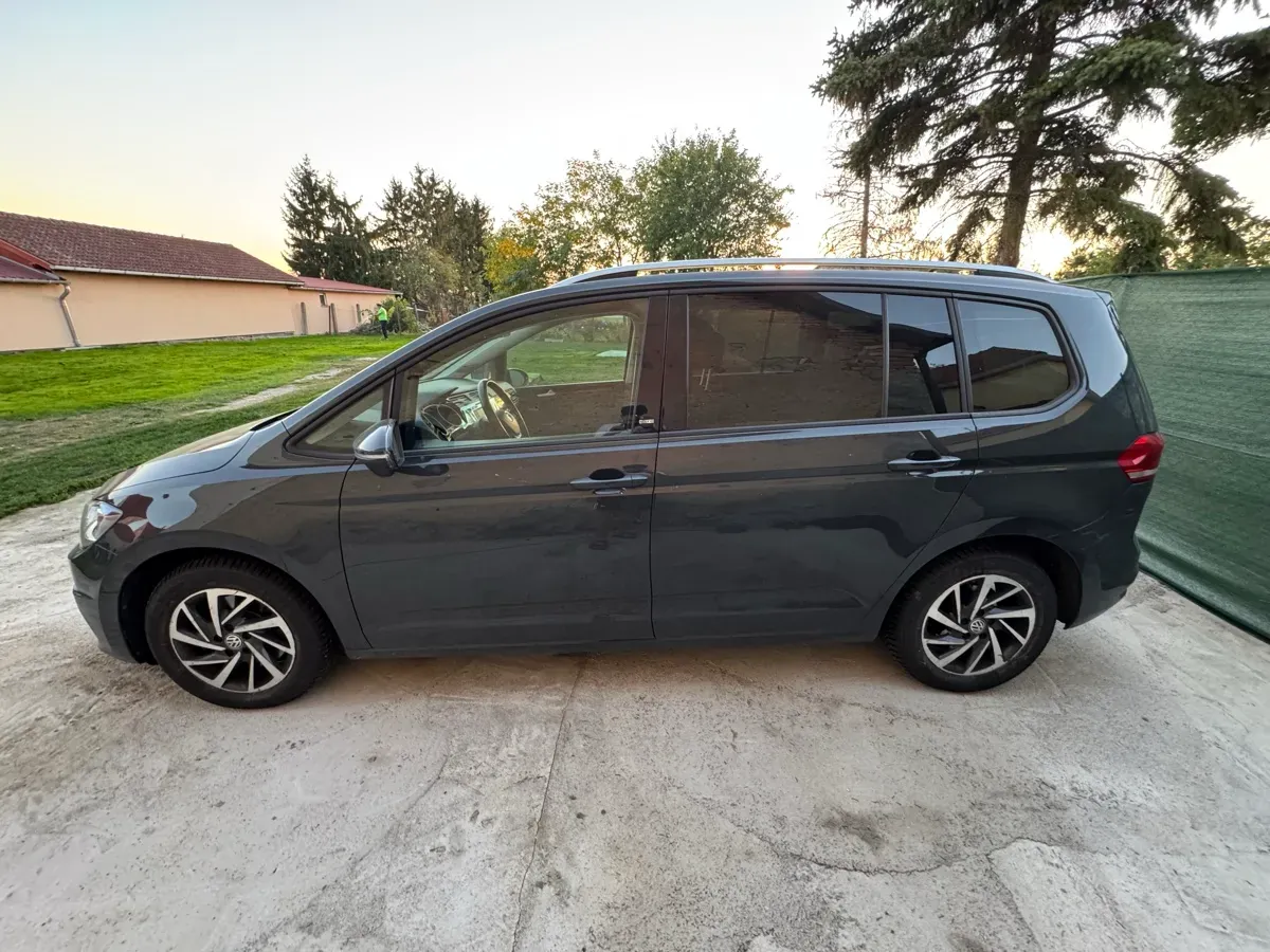 Volkswagen Touran 2017 photo 2