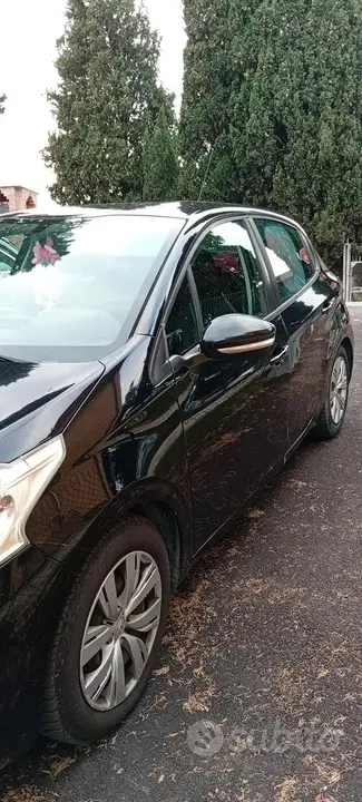 Peugeot 208 2015 photo 2