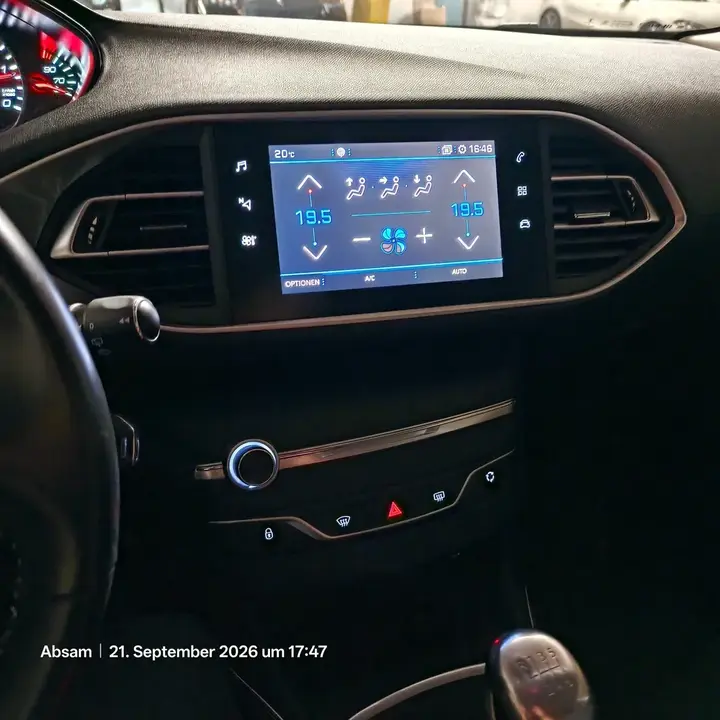 Peugeot 308 2019 photo 2