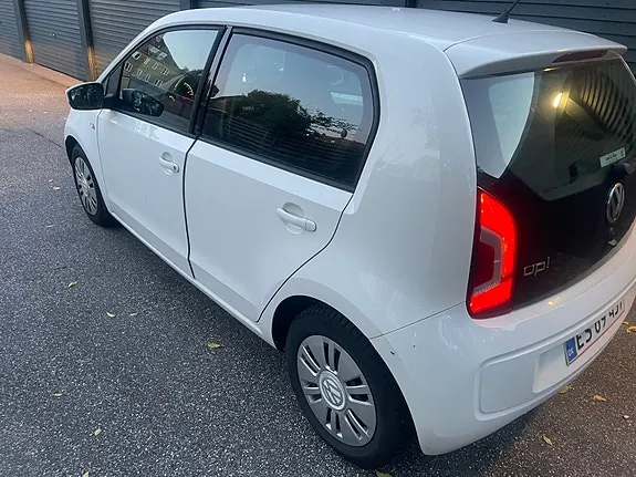 Volkswagen Up 2013 photo 2