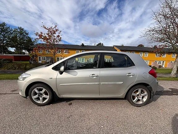 Toyota Auris 2008 photo 3
