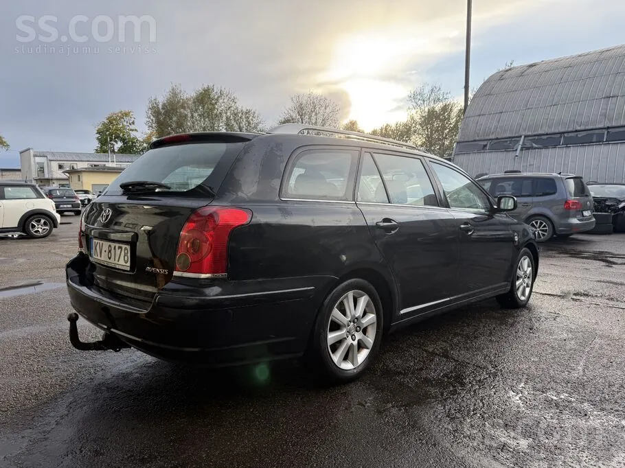 Toyota Avensis 2005 photo 2