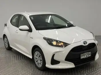 Toyota Yaris 2022 photo 2