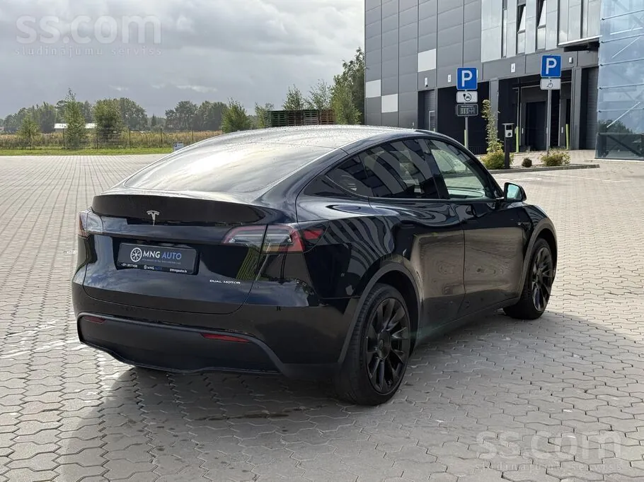 Tesla Model Y 2023 photo 4