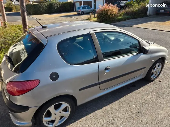 Peugeot 206 2002 photo 2