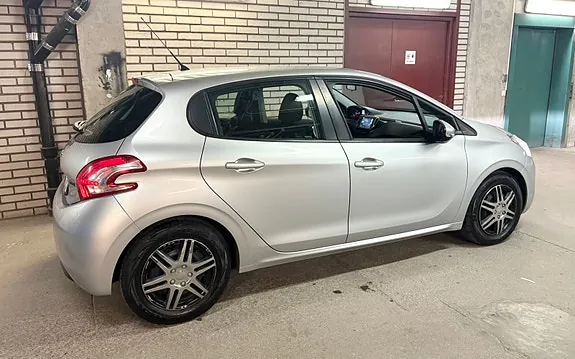 Peugeot 208 2015 photo 4