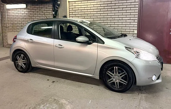 Peugeot 208 2015 photo 3