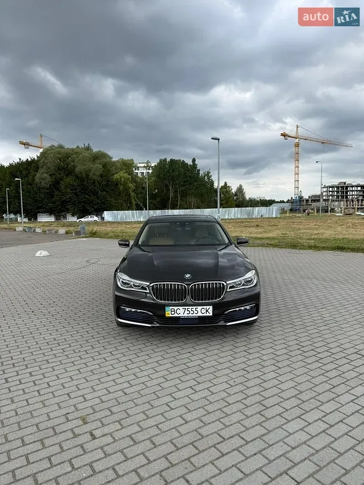 BMW 7 Series 2016 photo 2