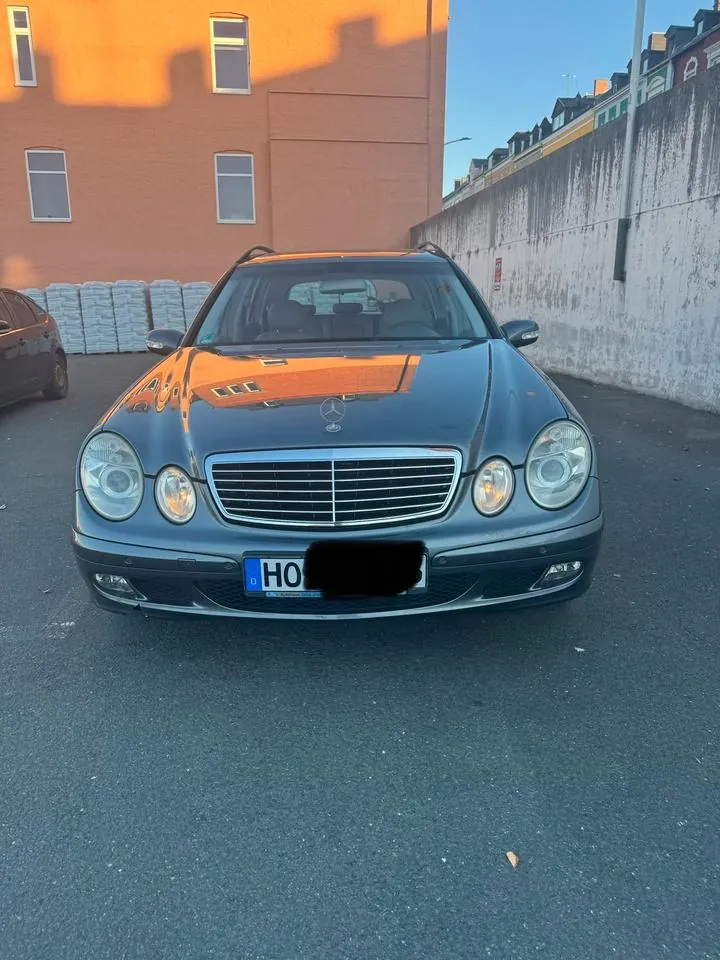 Mercedes-Benz E 240