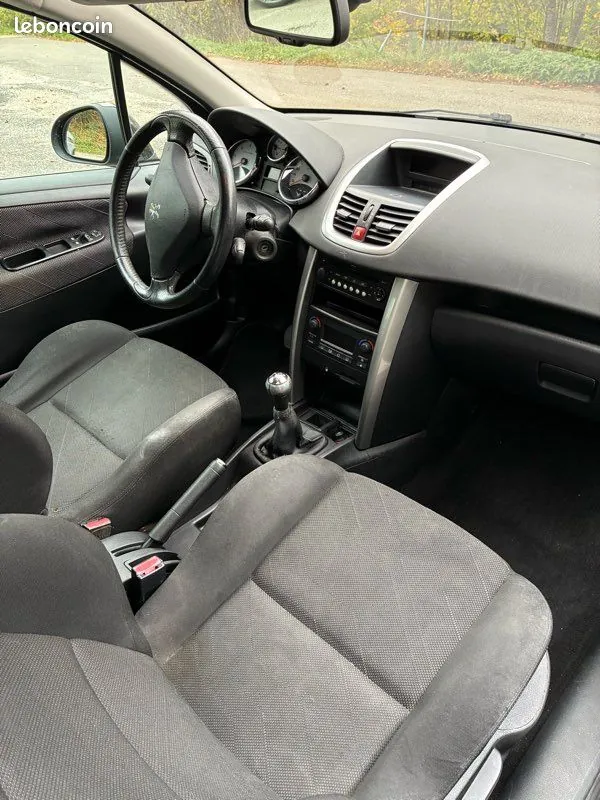 Peugeot 207 2008 photo 3