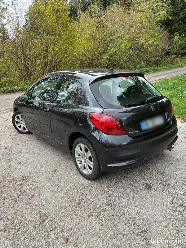 Peugeot 207 2008 photo 2