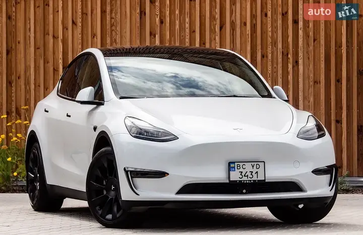 Tesla Model Y 2024 photo 2