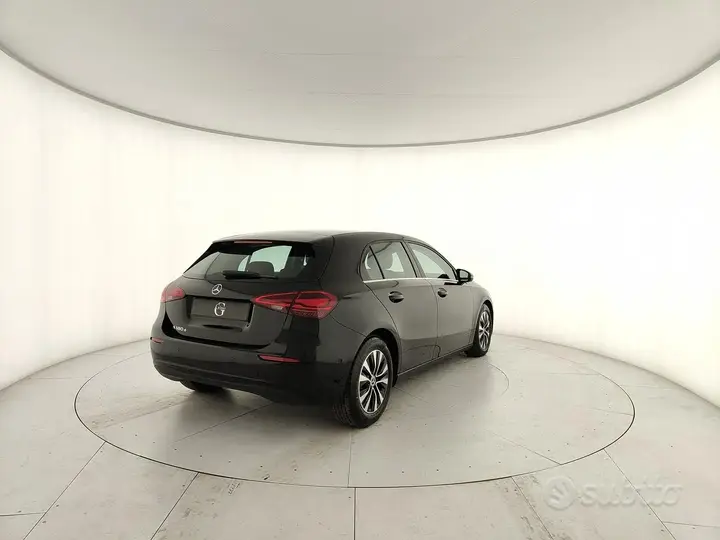 Mercedes-Benz A 180 2025 photo 3