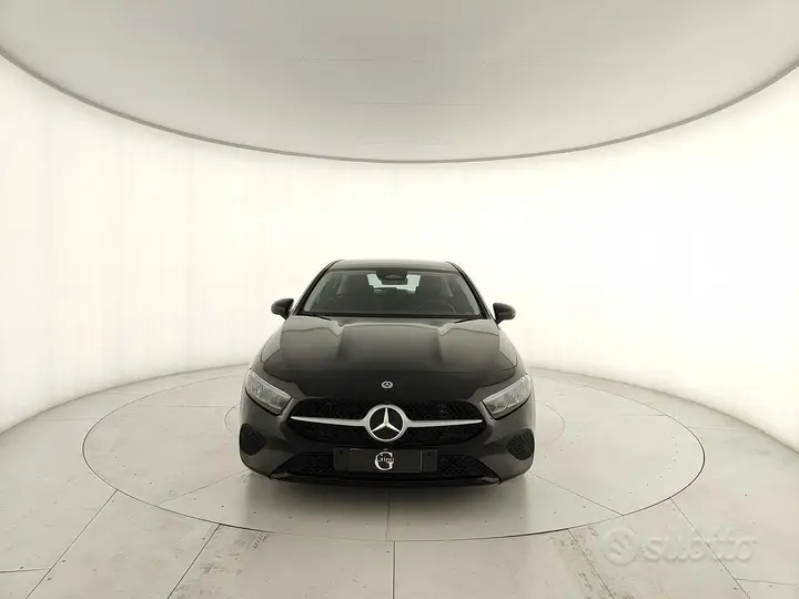 Mercedes-Benz A 180 2025 photo 2