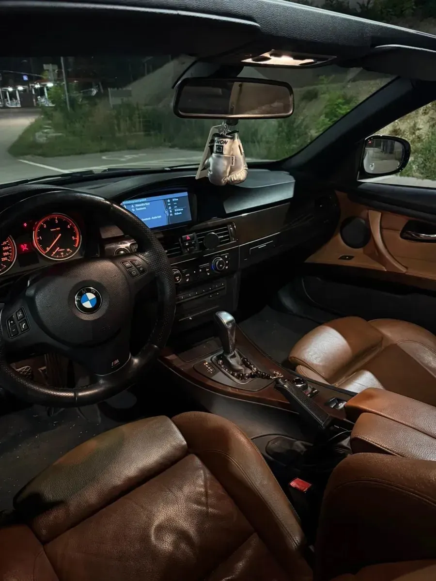 BMW 3 Series 2011 photo 3