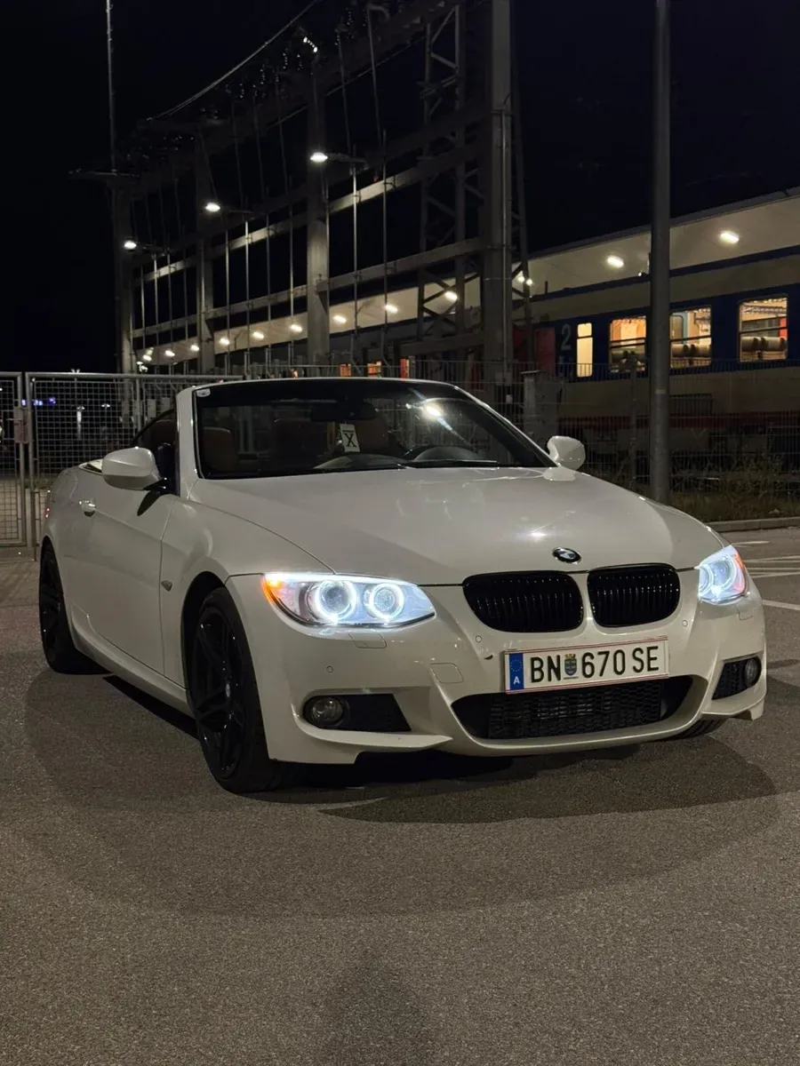 BMW 3 Series 2011 photo 2