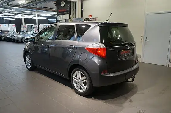 Toyota Verso-S 2012 photo 5