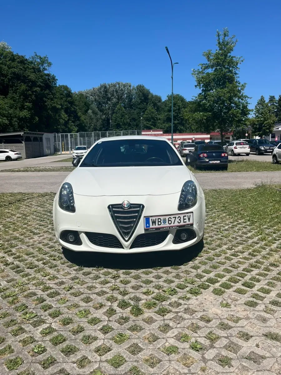 Alfa Romeo Giulietta 2015 photo 2