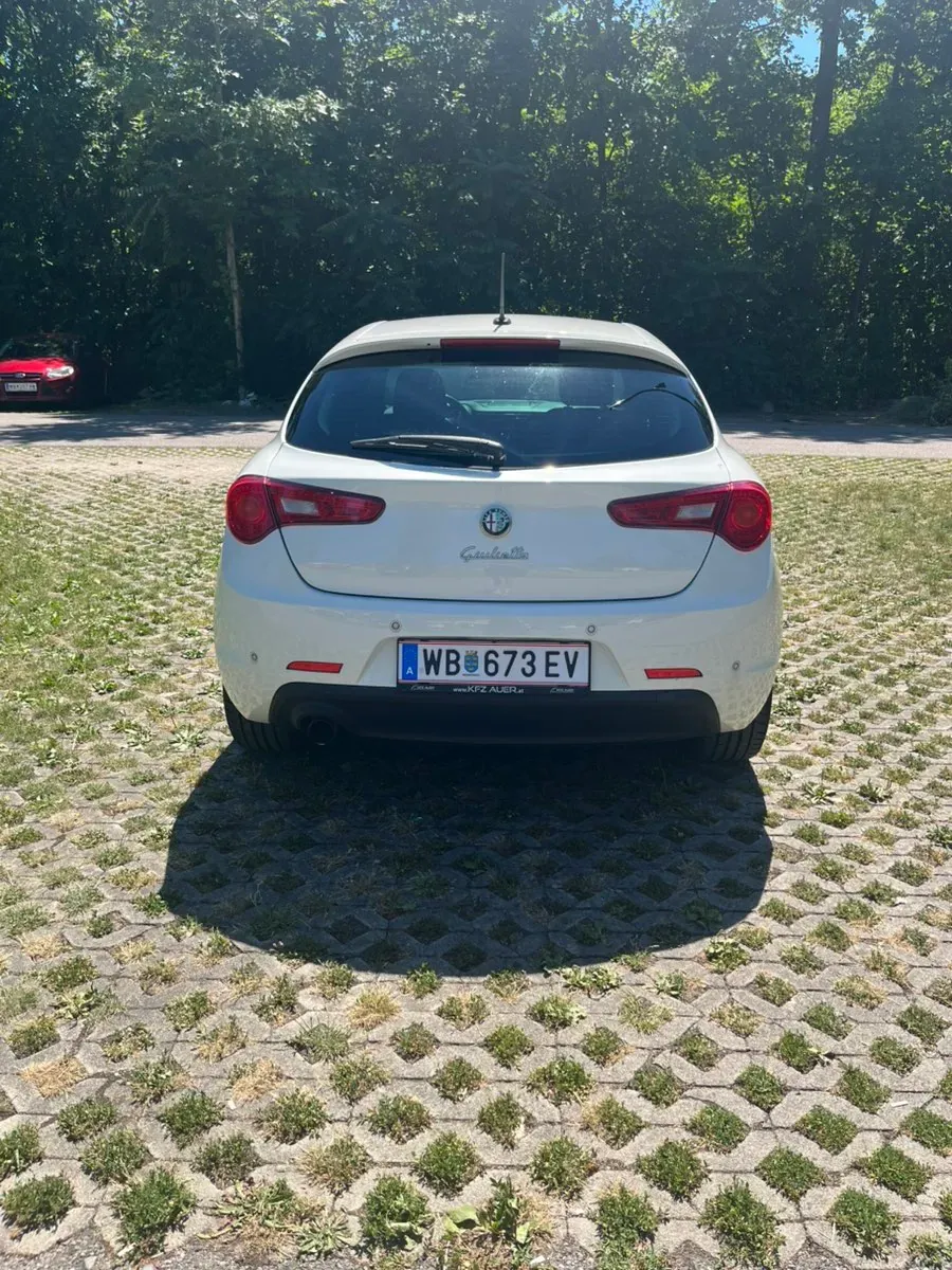 Alfa Romeo Giulietta 2015 photo 3