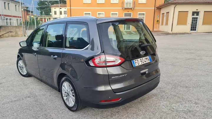 Ford Galaxy 2016 photo 2