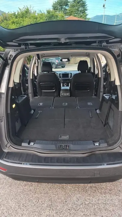 Ford Galaxy 2016 photo 3