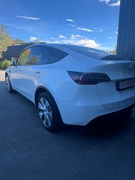 Tesla Model Y 2023 photo 3