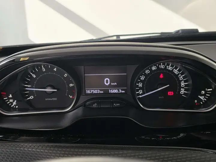 Peugeot 2008 2015 photo 3