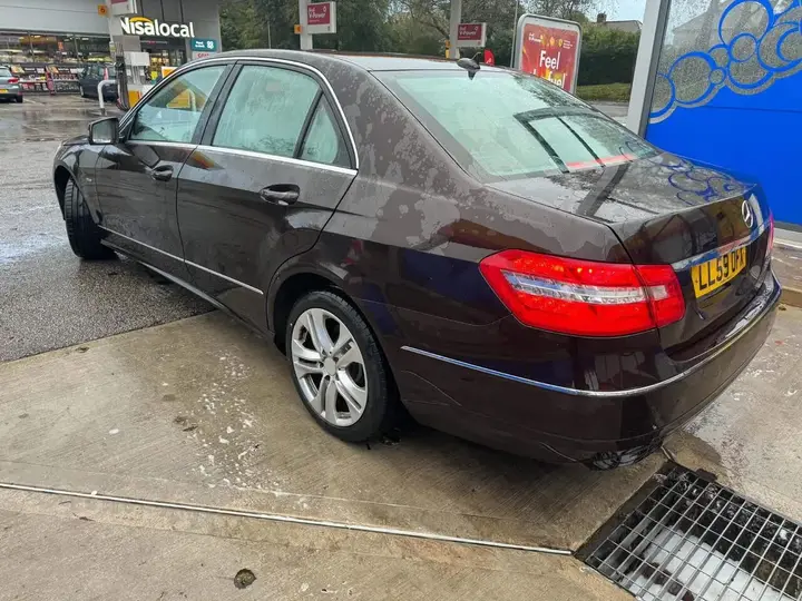 Mercedes-Benz E-Class 2009 photo 4