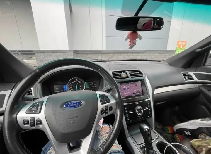 Ford Explorer 2015 photo 2