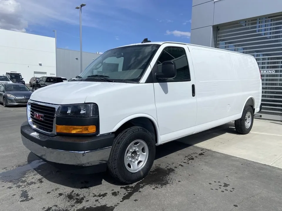 GMC Savana 2025 photo 4