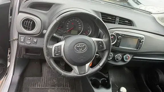 Toyota Yaris 2012 photo 3