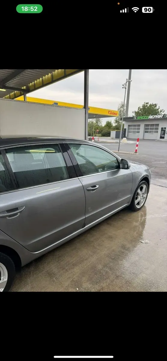 Skoda Superb 2011 photo 3
