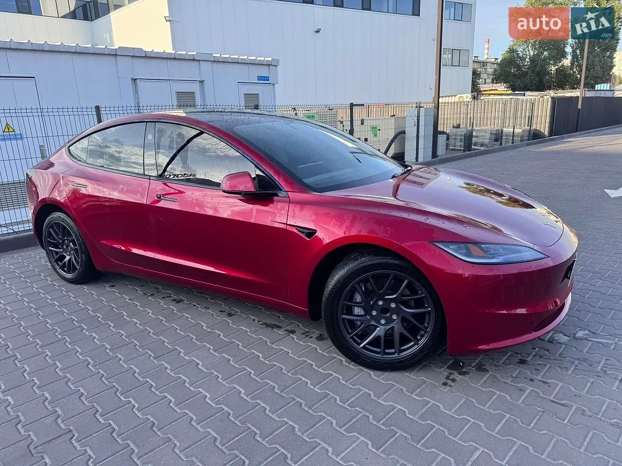 Tesla Model 3 2024 photo 3