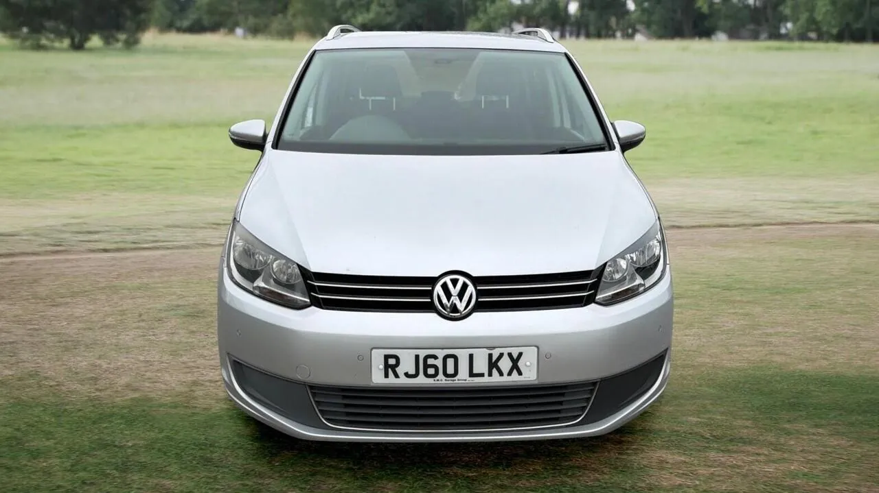 Volkswagen Touran 2011 photo 2